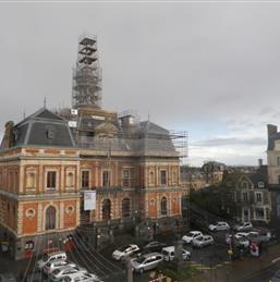 Location echafaudage lourd avec filet - Mairie Saint Servan Saint Malo, Ille et Vilaine 35 - LOCADIRECT - LOCADIRECT